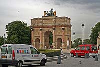 Триумфальная арка Карузель - построена в 1805 г. в ознаменование побед Наполеона