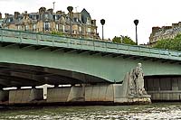 Мост Альма. "Зуав"-скульптура на опоре моста по которой парижане определяют уровень воды в Сене