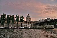 мост Искусств - первый в Париже чугунный мост, построен за 2 года, введен в эксплуатацию в 1804