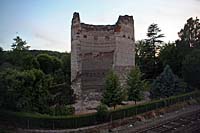 остаток средневековой башни Tour de Vesone