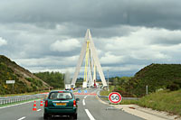 Красивый мост по дороге