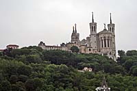 Basilique Notre Dame de Fourviеre доминирует над городом