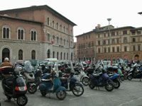парковка на Piazza G.Matteoti перед зданием почты