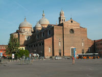Basilica di Santa Giustina рядом с Giardino Isola Memmia