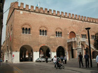 Центр города - Palazzo dei Trecento