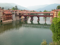 знаменитый мост Ponte degli Alpini