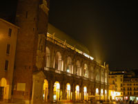 Piazza del Signori ночью