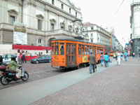 старый трамвай перед La Scala