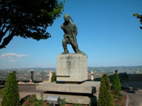 памятник виноградарю