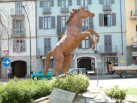 лошадка перед музеем кавалерии