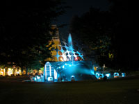фонтан ночью