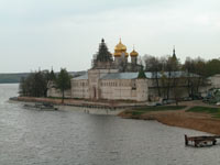 панорама монастыря с моста