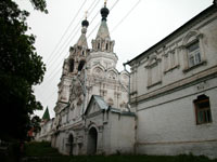 Троицкий монастырь со стороны Коммунистической ул.