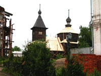 Деревянная церковь на территории Троицкого монастыря