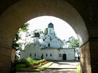 Вид на церковь Михаила Архангела