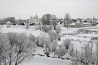 вдалеке - Покровский монастырь