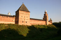 Стены Кремля, вдалеке - башня Кокуй