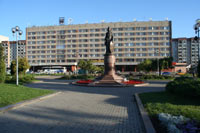 Гостиница Рижская, памятник княгине Ольге Зураба Церетели