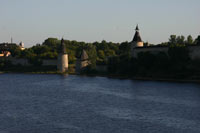 Вид на слияние рек Пскова и Великая. Башни Кутекрома, Плоская и Высокая