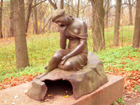 скульптура "дева с разбитым кувшином"