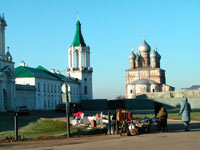 Вид на Спасо-Яковлевский монастырь от гостевого паркинга